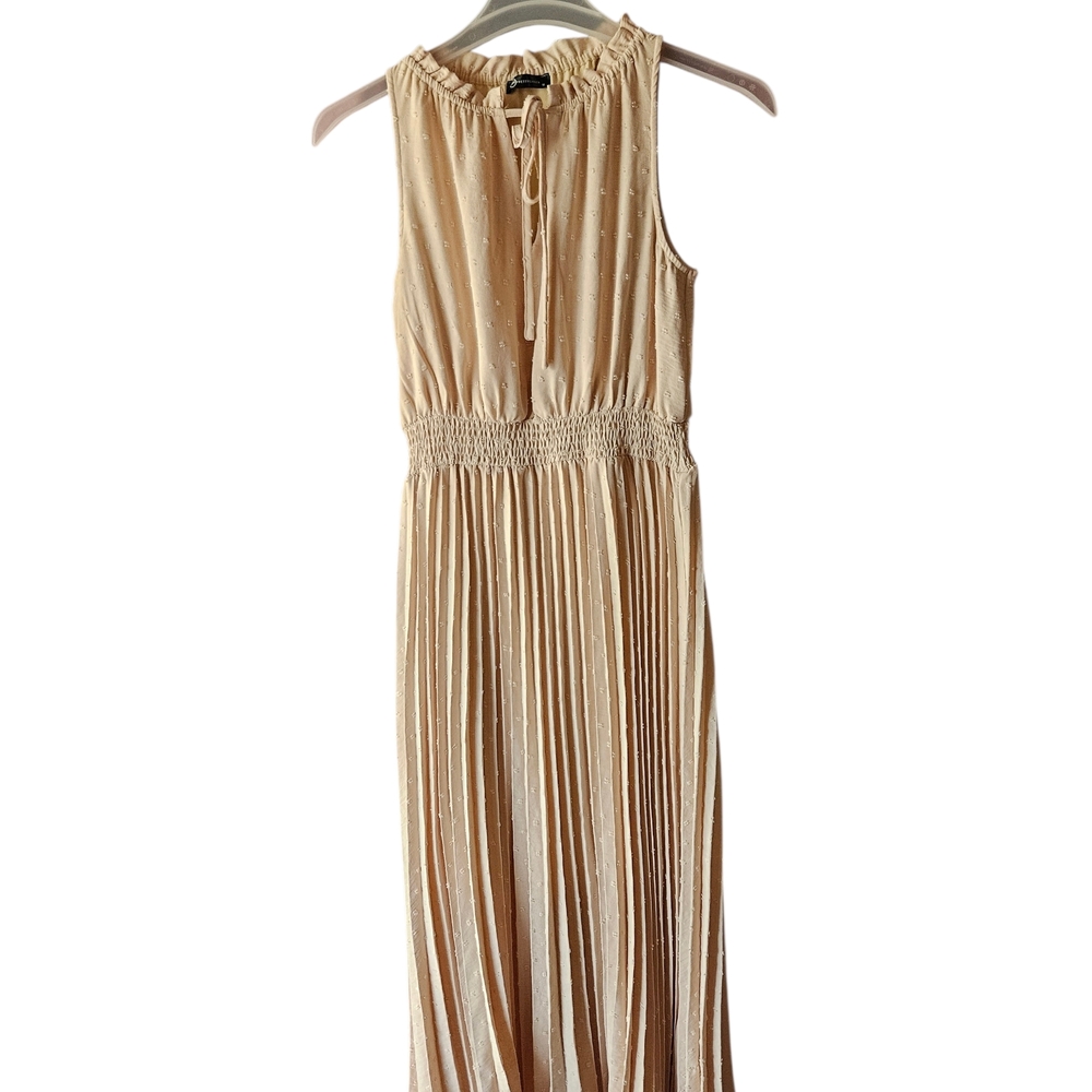 Chic Cream Maxi Dress with Pleats